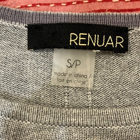 Renuar (Montreal) women’s size small Gray Knit Top with star - Picture 2 of 14